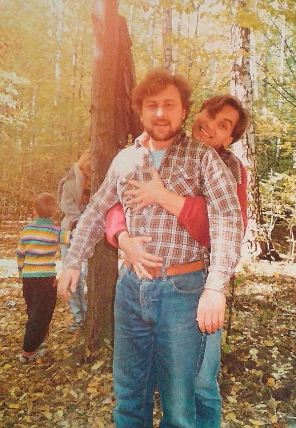 Киев. Голосеевский парк. Сентябрь 1996 года. Дмитрий Скворцов и Александр Чаленко Киев. Голосеевский парк. Сентябрь 1996 года. Дмитрий Скворцов и Александр Чаленко