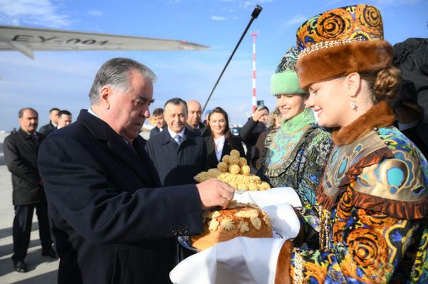 Фотохост-агентство brics-russia2024.ru, Президент Таджикистана Эмомали Рахмон (слева), прибывший для участия в XVI саммите БРИКС Фотохост-агентство brics-russia2024.ru, Президент Таджикистана Эмомали Рахмон (слева), прибывший для участия в XVI саммите БРИКС