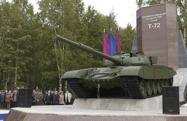 Памятник создателям танка Т-72 Памятник создателям танка Т-72