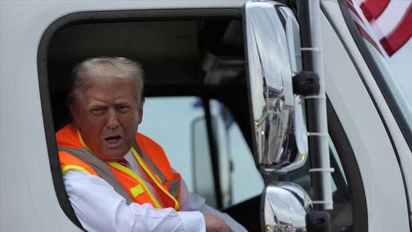 Трамп на мусоровозе Трамп на мусоровозе