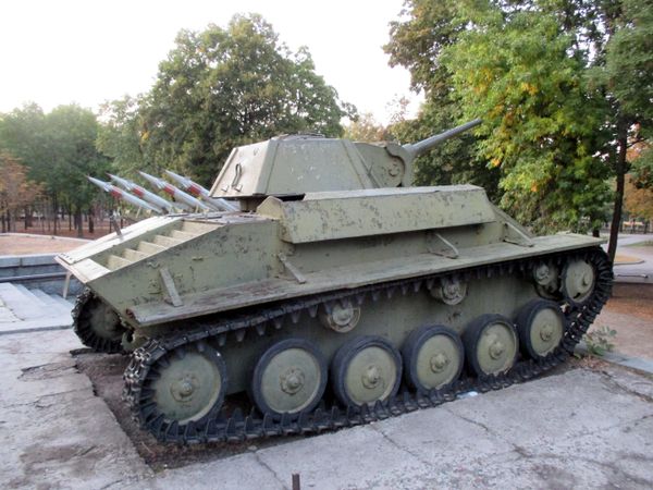 Танк Т-70 на выставке диорамы Битва за Днепр (г. Днепропетровск) Танк Т-70 на выставке диорамы Битва за Днепр (г. Днепропетровск)