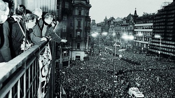 Вацлав Гавел и Бархатная революция. Прага, 1989 год Вацлав Гавел и Бархатная революция. Прага, 1989 год