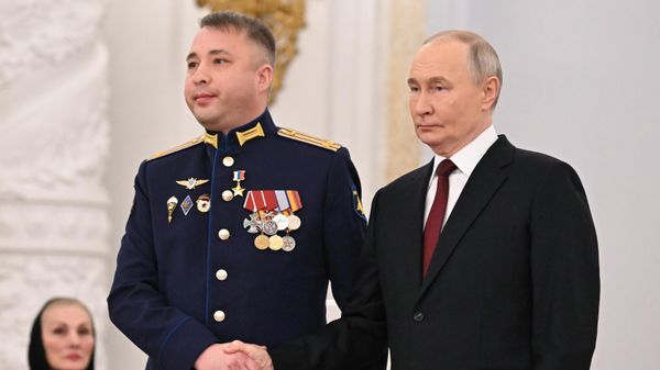 Президент Владимир Путин вручил Героям России медали Золотая Звезда