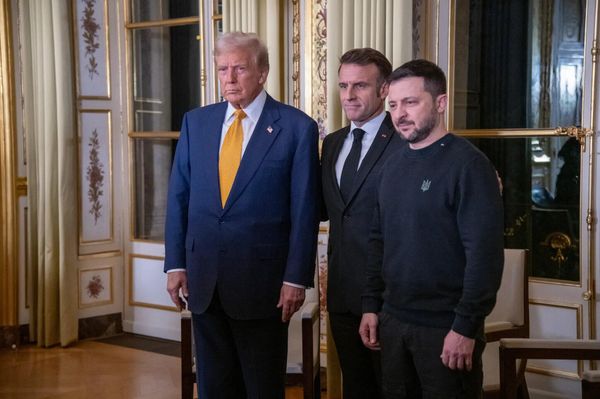 Фото: Трамп, Макрон и Зеленский во время встречи в Париже, Франция
