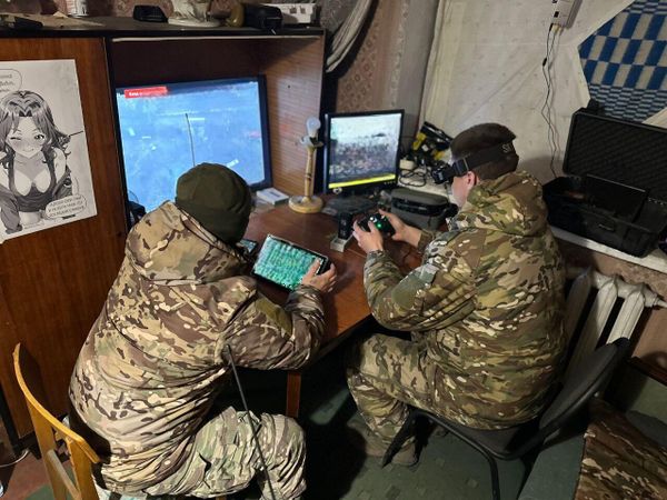 Фото: операторы FPV-дронов на Кураховском направлении  