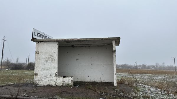 Фото: остановка в Курахово 