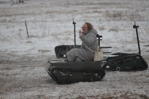 Новейшие наземные дроны  Депеша и Каракал