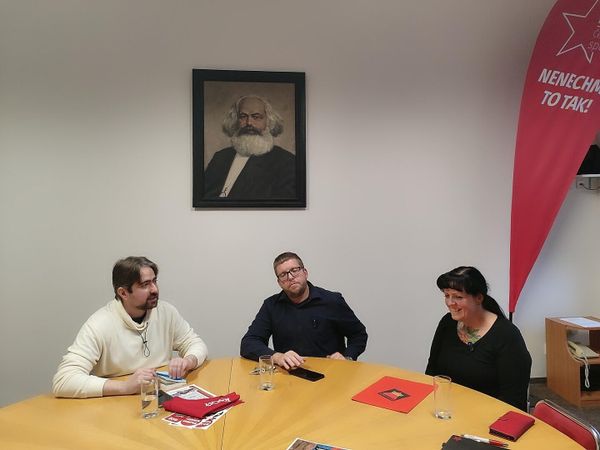 Милан Крайча и Петра Прокшанова перед митингом Милан Крайча и Петра Прокшанова перед митингом