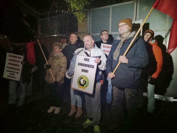 Немедленно освободите Кононовичей! Немедленно освободите Кононовичей!
