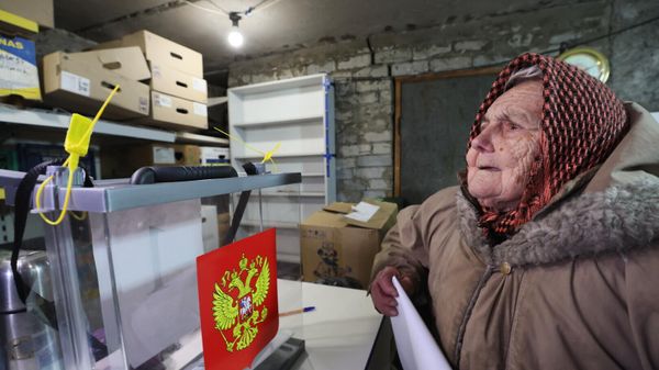 Фото: пенсионерка из Донецка на выборах президента РФ 2024 год Фото: пенсионерка из Донецка на выборах президента РФ 2024 год