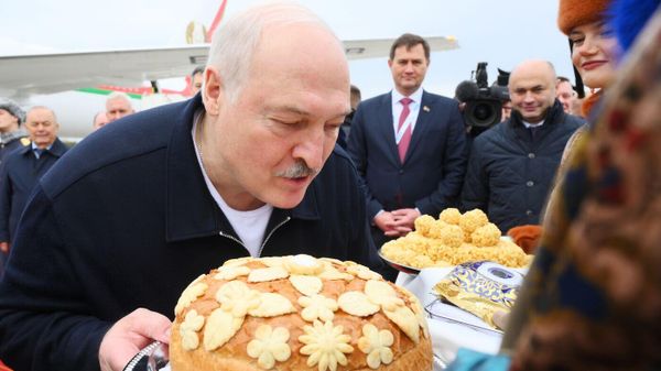 Президент Белоруссии *Александр Лукашенко, прибывший для участия в XVI саммите БРИКС, во время церемонии встречи в аэропорту Казани.
Cобытие: XVI саммит БРИКС. Прилет президента Белоруссии Александра Лукашенко
Президент Белоруссии *Александр Лукашенко, прибывший для участия в XVI саммите БРИКС, во время церемонии встречи в аэропорту Казани.
Cобытие: XVI саммит БРИКС. Прилет президента Белоруссии Александра Лукашенко