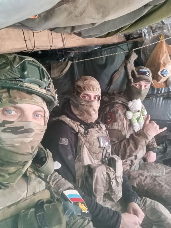 Сова с товарищами по оружию