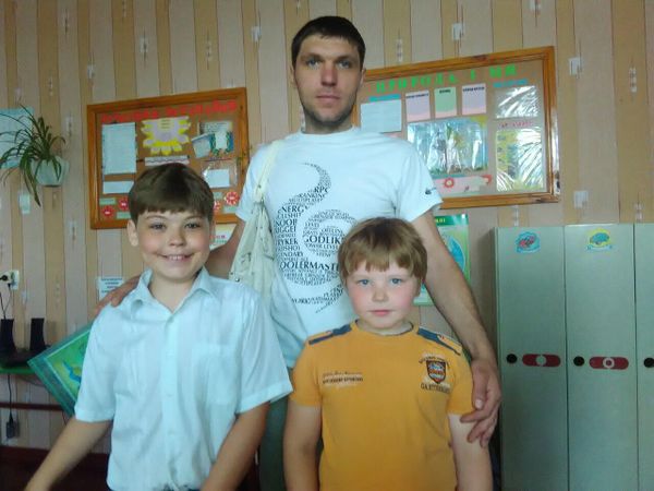Геннадий Забудько с детьми. Фото предоставлено родственниками