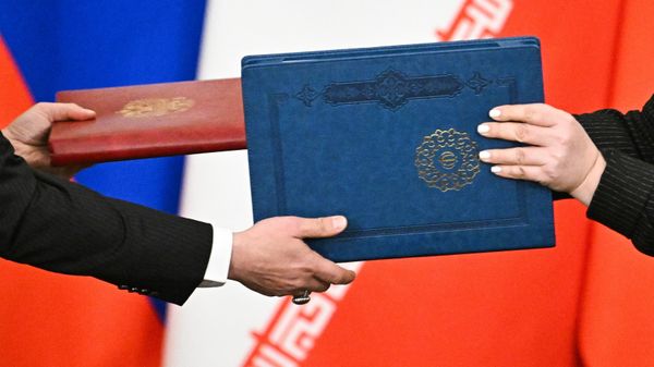 Президент Владимир Путин и президент Ирана Масуд Пезешкиан подписали договор о стратегическом партнерстве