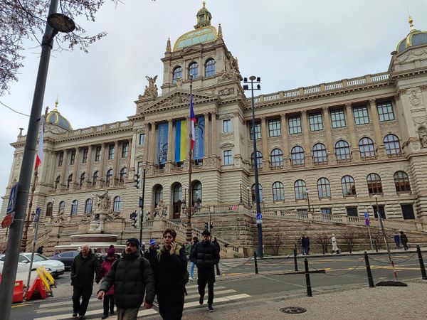 Украинский флаг на Национальном музее в Праге Украинский флаг на Национальном музее в Праге