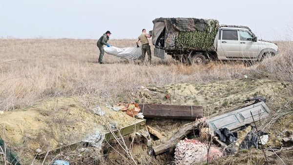 Волонтеры-поисковики Луганска собирают останки солдат ВСУ для дальнейшего гуманитарного обмена погибшими, апрель 2024 года Волонтеры-поисковики Луганска собирают останки солдат ВСУ для дальнейшего гуманитарного обмена погибшими, апрель 2024 года