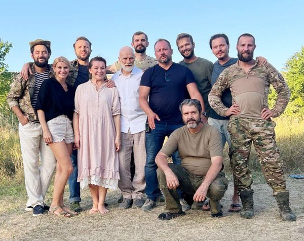 Артем Артемов с актерами фильма