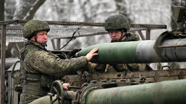 Зарядка реактивной системы залпового огня Ураган группировки Центр на Красноармейском направлении