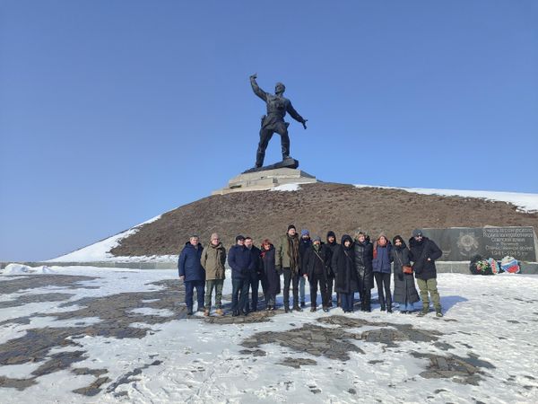 Интернационалисты у мемориала комбату Еременко Интернационалисты у мемориала комбату Еременко