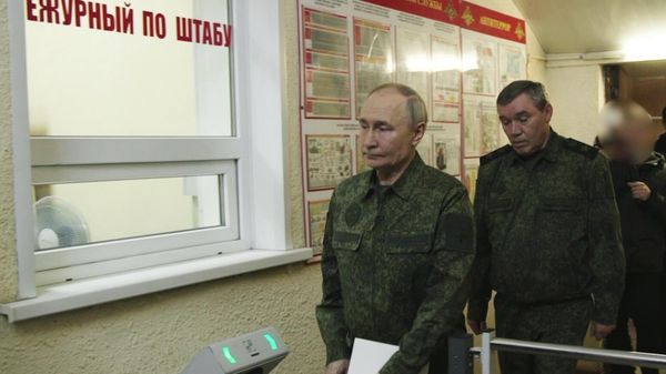 Президент Владимир Путин провел совещание на одном из пунктов управления курской группировкой