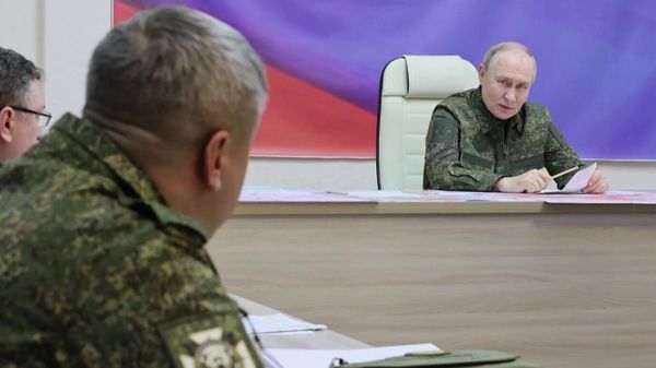 Президент Владимир Путин провел совещание на одном из пунктов управления курской группировкой Президент Владимир Путин провел совещание на одном из пунктов управления курской группировкой