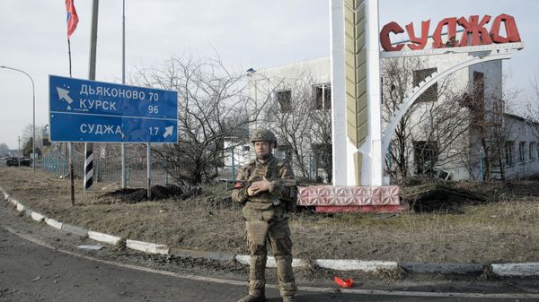 Военнослужащие группировки войск Север в освобожденной Судже Военнослужащие группировки войск Север в освобожденной Судже