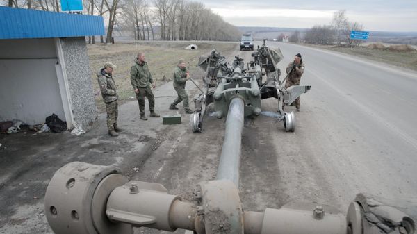 Военнослужащие группировки войск Север в освобожденной Судже Военнослужащие группировки войск Север в освобожденной Судже