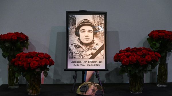 Цветы в память о погибших в ЛНР журналистах Цветы в память о погибших в ЛНР журналистах