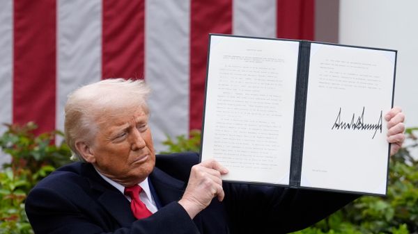 Президент США Трамп объявил о введении пошлин на продукцию других стран