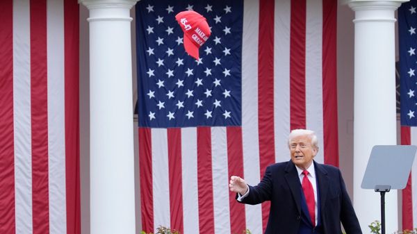 Президент США Трамп объявил о введении пошлин на продукцию других стран