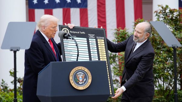 Президент США Трамп объявил о введении пошлин на продукцию других стран