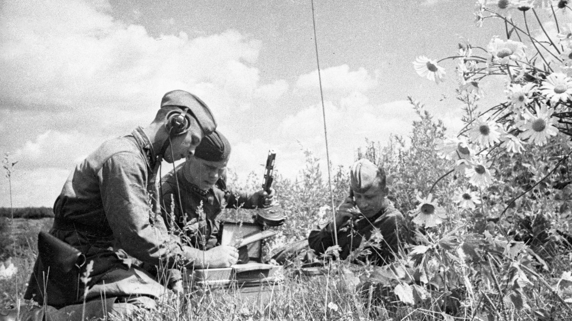 Фотоальбом Победы Фотоальбом Победы - РИА Новости, 1920, 07.07.2025