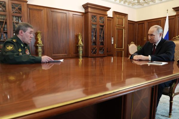 Президент Владимир Путин встретился с начальником Генштаба ВС РФ Валерием Герасимовым Президент Владимир Путин встретился с начальником Генштаба ВС РФ Валерием Герасимовым