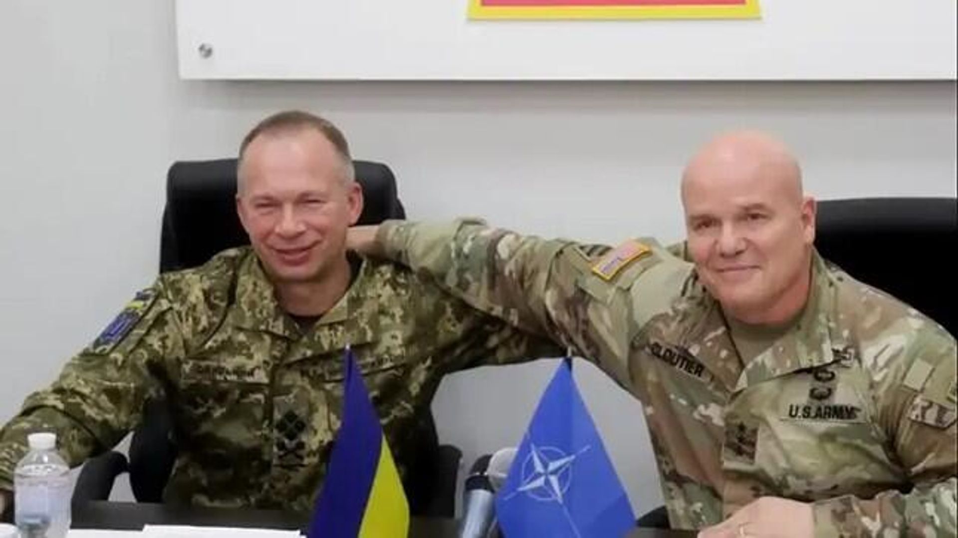 Сырский и один из руководителей НАТО Сырский и один из руководителей НАТО - РИА Новости, 1920, 21.04.2025