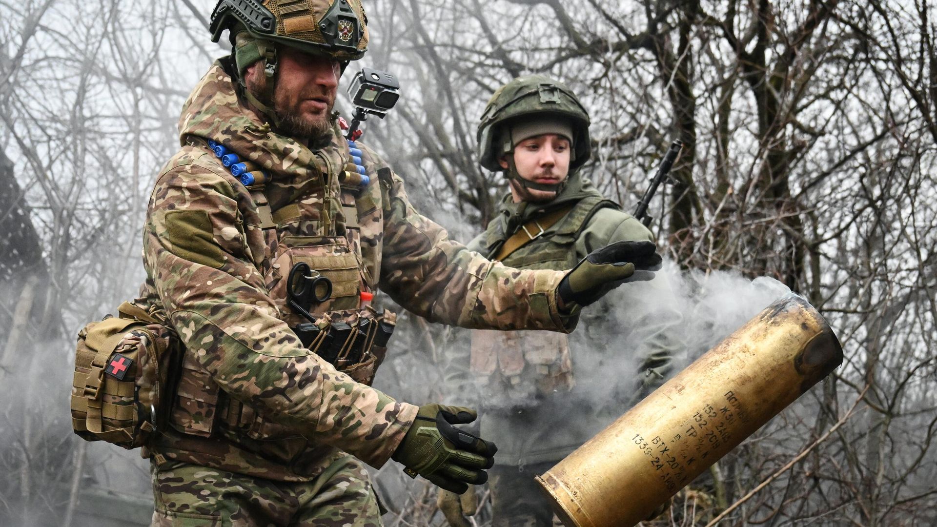 Стрельба снарядами Краснополь из гаубицы 2А65 Мста-Б ЦВО на Красноармейском направлении - РИА Новости, 1920, 10.10.2025