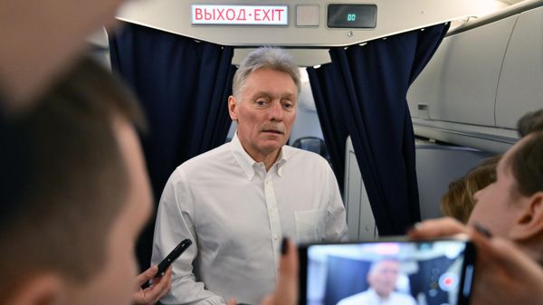 Общение с журналистами Д. Пескова на борту самолета