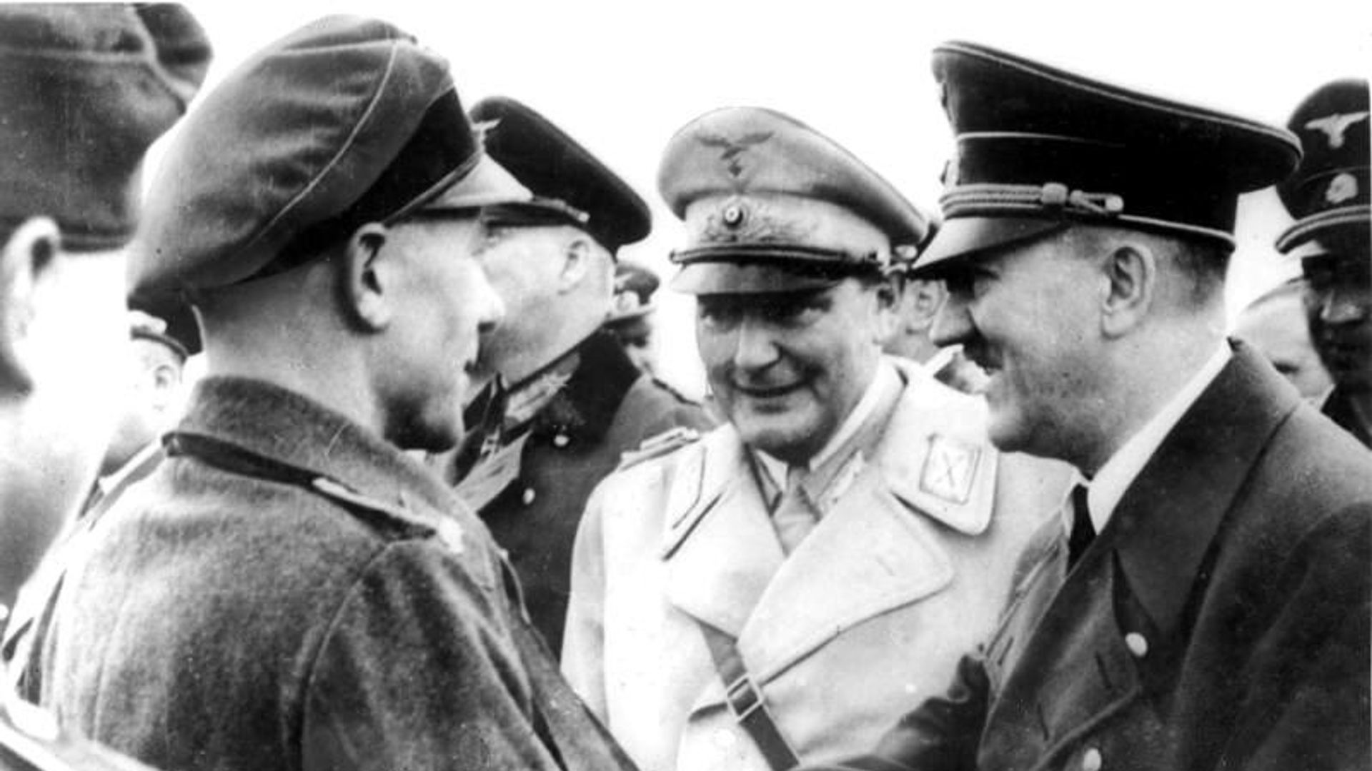 Гитлер и Геринг. Апрель 1945 года Гитлер и Геринг. Апрель 1945 года - РИА Новости, 1920, 30.04.2025