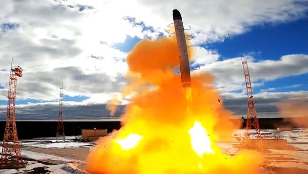 Пуск межконтинентальной баллистической ракеты стационарного базирования Сармат с космодрома Плесецк