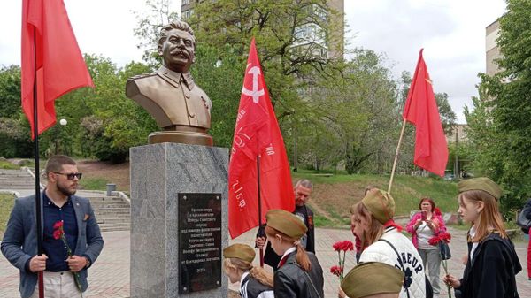 Памятник Сталину в Мелитополе.