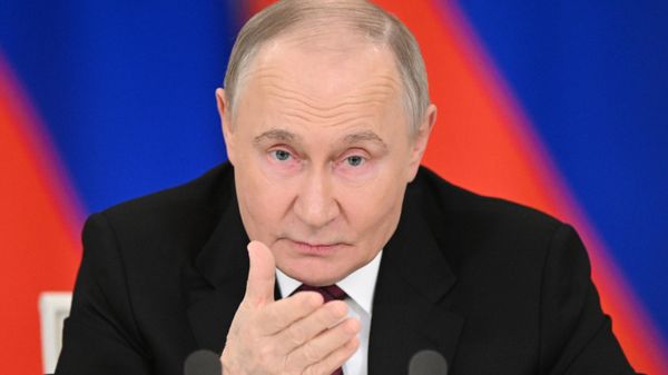 Обращение президента РФ В. Путина к представителям российских и зарубежных СМИ Обращение президента РФ В. Путина к представителям российских и зарубежных СМИ
