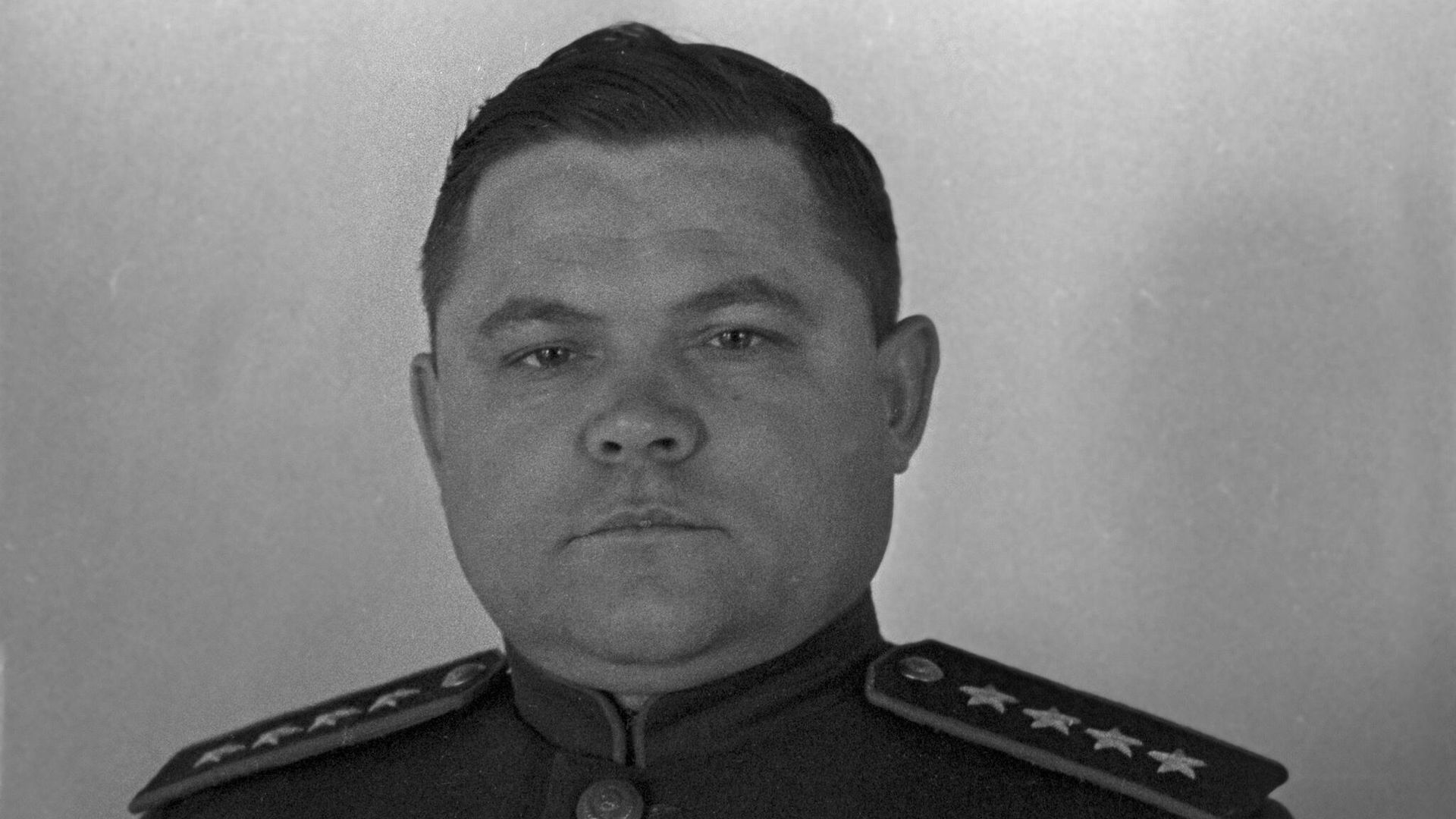 Командующий войсками 1-го Украинского фронта генерал армии Николай Федорович Ватутин - РИА Новости, 1920, 23.05.2025