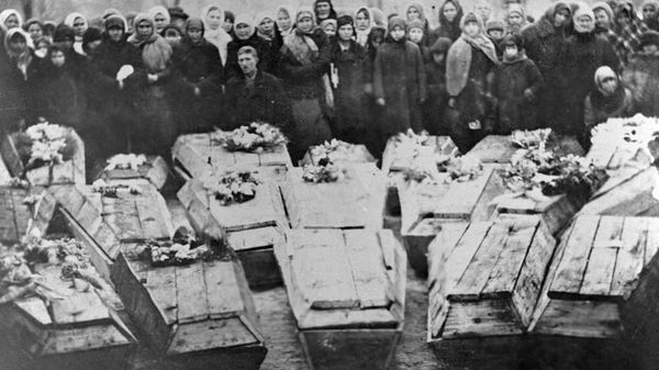Похороны молодогвардейцев