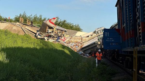 Обрушение моста на пассажирский поезд в Брянской области Обрушение моста на пассажирский поезд в Брянской области