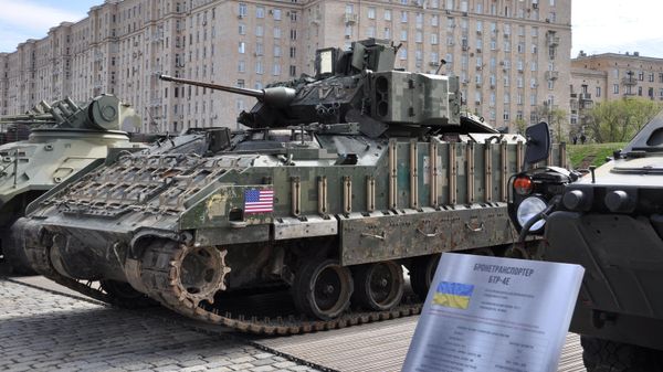 Американская БМП Bradley на Поклонной горе Американская БМП Bradley на Поклонной горе