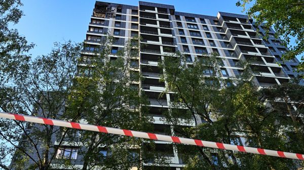 Последствия попадания БПЛА в жилой дом в подмосковном Красногорске