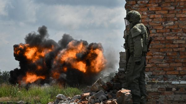Разминирование окрестностей Селидово в ДНР саперами группировки войск Центр