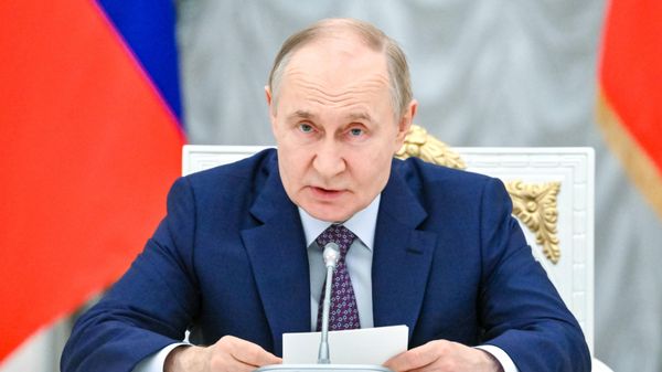 Президент Владимир Путин провел совещание по вопросам социально-экономического развития новых субъектов РФ Президент Владимир Путин провел совещание по вопросам социально-экономического развития новых субъектов РФ