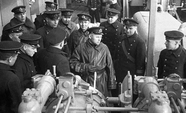 Командующий Черноморский флотом адмирал Филипп Октябрьский (фото 1942-1943 года)