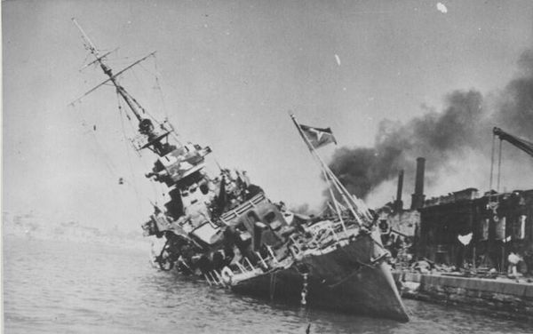 Гибель эсминца Свободный, Севастополь, 1942 год