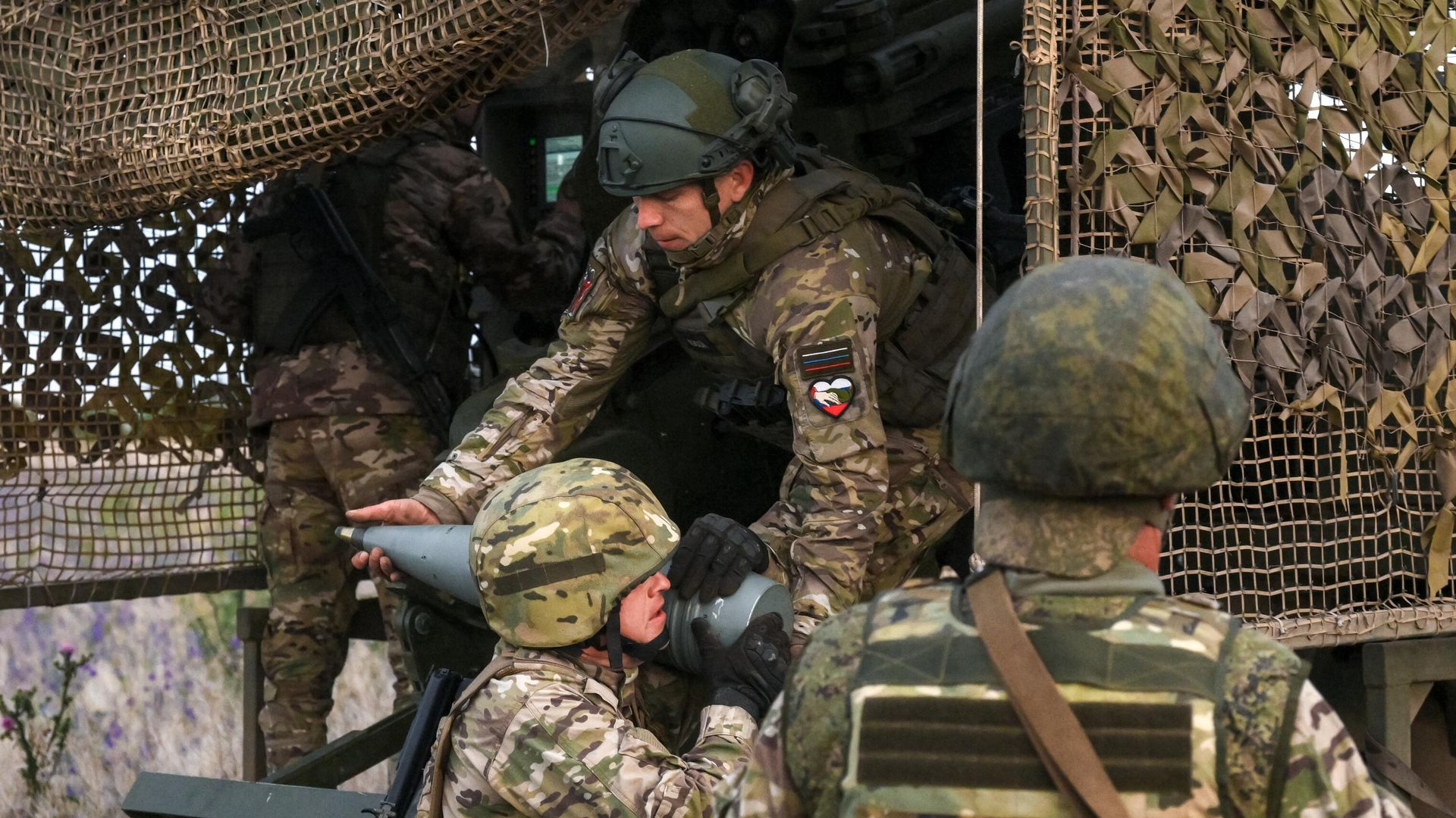 Боевая работа артиллеристов группировки войск Центр на Красноармейском направлении СВО - РИА Новости, 1920, 18.09.2025